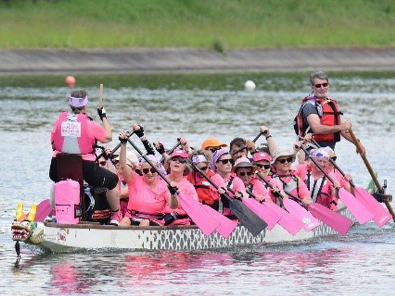 Les Drag’lionnes ladies : des pagaies pour lutter contre le cancer du sein